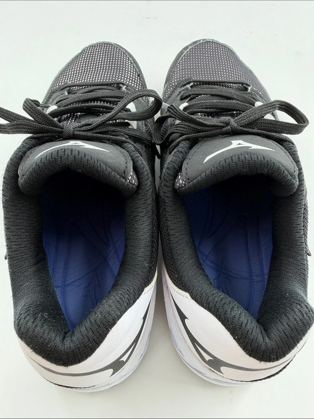 Mizuno Women's Dominant All Surface Low Turf Athletic Shoe Size 8.0